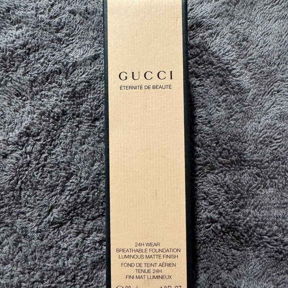 Gucci  24 Hour Full Coverage Luminous Matte Finish Foundation, Medium Fair, 205C - Picture 2 of 4